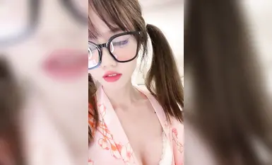 Sosok sempurna Lu Bo [Kakak Qiao Qiao] tinggi dan mempunyai badan seputih salji dan merah jambu Dia mempunyai badan yang tinggi dan lurus, dan farajnya dikorek keluar dengan keputihan, yang sangat menggoda (10)