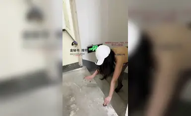 最新9月精品！推特极品烧婊子【金秘书】高级SVIP群福利，各种丝袜情趣，户外道具紫薇喷水，闺蜜百合(5)