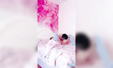 海角超頂亂倫大神【家有愛女初長成】周末女兒放假睡懶覺 被肉棒強制開機 狂插鮮嫩白虎欲仙欲死 緊裹爽到起飛