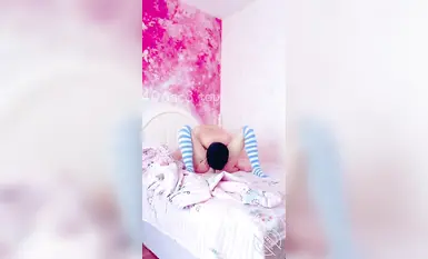 海角超頂亂倫大神【家有愛女初長成】周末女兒放假睡懶覺 被肉棒強制開機 狂插鮮嫩白虎欲仙欲死 緊裹爽到起飛