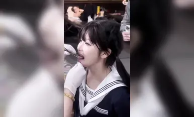 Jalang kecil yang tidak bersalah dan kontras "Pui Xiaoliu" ialah anak anjing merah jambu, ayah, datang dan tuntutlah~ Agak memalukan untuk lelaki pelik menyentuh nenek saya apabila dia terdedah di atas air