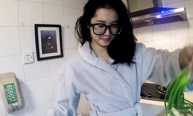 P站20萬粉華裔網黃「北京瑤瑤」「Lonelymeow」OF旅遊性愛日記 3P百合爆菊潮吹露出 (1)