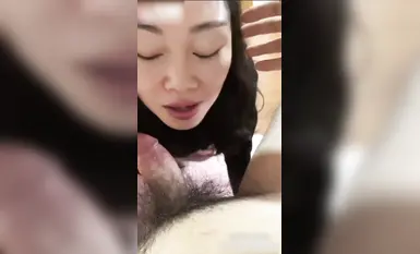 【近親相姦 母】野性的な男たちに会うために毎日コケティッシュにドレスアップしていた母のストッキング姿を見ていたら、思わず後ろから挿入してしまいました。