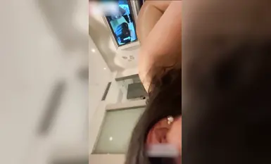 【近親相姦 母】野性的な男たちに会うために毎日コケティッシュにドレスアップしていた母のストッキング姿を見ていたら、思わず後ろから挿入してしまいました。