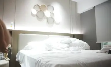 抖音巨乳網紅李雅  最新 倒掛金鍾被外國佬玩的飛起還給了他兩次這騷逼真的欠日啊