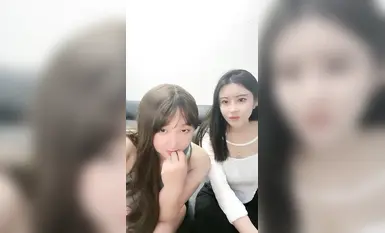 Adik-beradik pergi ke laut, adik perempuan cantik dan mempunyai susuk tubuh yang baik, dan dia seorang gadis muda berbentuk betik dengan payudara besar Kakak merakamkan adik perempuannya bersetubuh dengan pasangan seksnya (3)