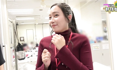 SHYN-202 En. Torii, yang biasanya mengetepikan kerjanya, akhirnya merangkap di hadapan rakan sekerjanya yang memberi semangat kepadanya. Pekerja wanita SOD lebih memalukan daripada berbogel! Togi Camp BOX Baseball Fist Jabatan Kenaikan Pangkat Pertengahan