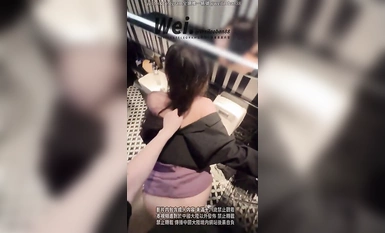 Si "Mr. Wei", isang top-notch good family man na dalubhasa sa panloloko sa kanyang asawa, ay siya ring may-ari ng cockpit airplane cup Kapag nagkita kami, nalilito siya at sinabing gusto niyang masakal ng aking leeg at sinigawan hanggang kamatay