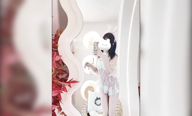 Jalang kecil loli putih, lembut dan tulen "Xiao Da Xio" di Twitter hanya memakai skirt kecil dan bersedia untuk keluar, tetapi abangnya melihatnya dan telah ditangkap dan disetubuhi di hadapan cermin anak anjing itu menjerit dan jerit.