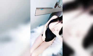 최고의 새로운 녹색 방송 여신이 바다로 간다 [Xiao Yuer] 그녀의 놀라운 외모와 몸매는 모든 인터넷 연예인을 즉시 능가합니다. 그녀는 애니메이션과 같은 아름다운 몸매, 최고의 큰 가슴, 세계 최고의 아름다움을 가지고 있습니다 (2)