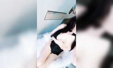 최고의 새로운 녹색 방송 여신이 바다로 간다 [Xiao Yuer] 그녀의 놀라운 외모와 몸매는 모든 인터넷 연예인을 즉시 능가합니다. 그녀는 애니메이션과 같은 아름다운 몸매, 최고의 큰 가슴, 세계 최고의 아름다움을 가지고 있습니다 (2)