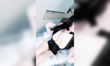 최고의 새로운 녹색 방송 여신이 바다로 간다 [Xiao Yuer] 그녀의 놀라운 외모와 몸매는 모든 인터넷 연예인을 즉시 능가합니다. 그녀는 애니메이션과 같은 아름다운 몸매, 최고의 큰 가슴, 세계 최고의 아름다움을 가지고 있습니다 (2)