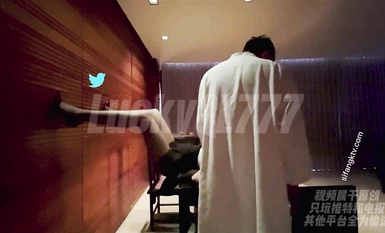 Nhan sắc đỉnh cao, nữ thần "LuckyQL777", thư ký CV chín đầu, chân dài nằm trên bàn bị sếp đụ, nữ thần nhà nghèo và bể tinh trùng nhà giàu