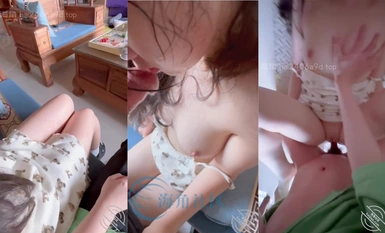 케이프의 최고 근친 상간 마스터 [롤리 리틀 사촌]은 거실에서 사촌과 함께 땀을 흘리며 자지를 빨고 있으며, 완벽한 핑크색 백호 보지는 극도로 시각적이며 머리에 페니스를 고정하고 사정합니다.