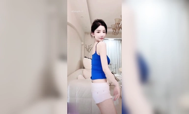 Kuaishou [ซุนนี] เทพธิดาขายาวเซ็กซี่ในกางเกงขายาวสุดฮอตเขย่าก้นโชว์สีหน้าเต้นรำอย่างเย้ายวน (1)