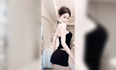 Kuaishou [Sunni] Sexy na long-legged goddess na naka-hot pants, nanginginig ang puwit, sexy na expression, sumasayaw nang mapang-akit (2)