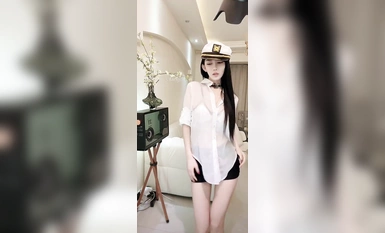 Kuaishou [Sunni] Sexy na long-legged goddess na naka-hot pants, nanginginig ang puwit, sexy na expression, sumasayaw nang mapang-akit (2)