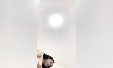 2004년에 얼굴을 드러낸 청순한 아가씨 [Pepper Seed]는 9월 최신 커스터마이징, 다양한 COS 누드 댄스, 물 뿌리는 소품 Ziwei, 금융주와의 섹스(1)