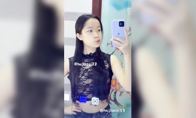 The innocent young lady who showed her face in 2004 [Pepper Seed] is the latest customized in September, various COS nude dances, props Ziwei spraying water, and sex with the financial owner (11)