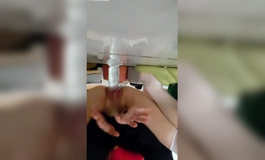 04年清纯露脸小姐姐【胡椒籽】最新9月定制，各种COS裸体骚舞，道具紫薇喷水，与金主性爱(3)