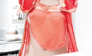 薇薇安 漢服情趣紅肚兜下的玉體誘惑