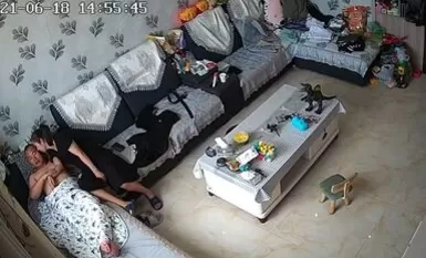 ในเดือนมิถุนายน พ.ศ. 2564 แฮกเกอร์เจาะระบบกล้องเครือข่ายในบ้านและถ่ายภาพตรงไปตรงมาที่มีความคมชัดสูงขณะที่เขามีเพศสัมพันธ์กับภรรยาบนโซฟาในห้องนั่งเล่นที่บ้านในช่วงบ่าย โดยมีบทสนทนาที่ชัดเจน