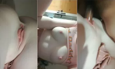 超級極品美茓,全網懸賞敵手,白裏透紅宛如充氣娃娃,兩片粉蝴蝶呼之欲出,艹到就是賺到