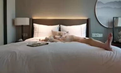 Guangxi Nanning a summer English cram school 98 years Zhou teacher invited to dinner to take the opportunity to material to the hotel all kinds of play with the collection 4