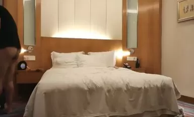 小寶尋花愛笑的女孩