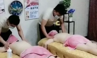 Two little young women enjoy the little brother's oil massage passionate 4P