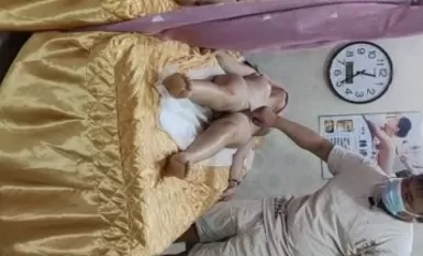 一帘之隔的4P，先按摩后啪啪，大鸡巴各种体位爆草伺候少妇