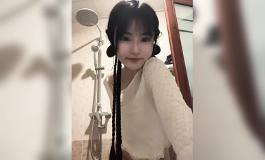 PUA大神网撩高颜值女神级露脸美女，远程遥控脱衣自摸放尿(3)