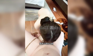 นาน่า ภรรยาของปรมาจารย์ผู้ดีที่สุด "Tangerine Sir-S" ได้รับการแต่งตั้งเป็นพิเศษให้คลานคุกเข่าเพื่อรับใช้ฉัน แปรงฟัน และเธอก็เลียทวารหนักของฉัน! บทสนทนาลามกจบลงด้วยสอง creampies! ฉัน: คุณโกหกสามีของคุณได้อย่างไร?