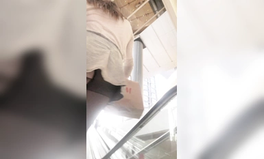 ตามไปแอบถ่ายสาวงามในถุงน่องสีดำไร้กางเกงชั้นในไปจนถึงสถานีรถไฟใต้ดินจนเห็นหอยเป๋าฮื้อตัวใหญ่อวบชัดเจน 1