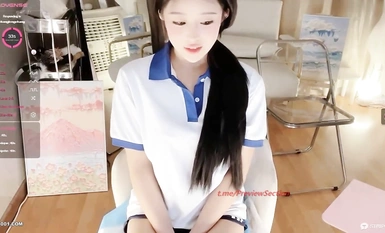 Stripchat反差鄰家小妹范女主播「jennyjoice」模仿高中生被主人調教強奸演技爆棚