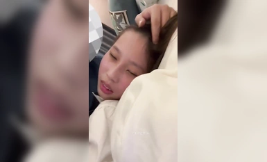 大神【采花小盗】圈养的小母狗苗条嫩妹洛丽塔领小母狗与友人3P 露出颜射内射样样精通！年轻的酮体就是好啊(1)