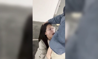 大神【採花小盜】圈養的小母狗 苗條嫩妹 洛麗塔 領小母狗與友人3P 露出 顏射 內射 樣樣精通！年輕的酮體就是好啊 (10)