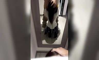 大神【採花小盜】圈養的小母狗 苗條嫩妹 洛麗塔 領小母狗與友人3P 露出 顏射 內射 樣樣精通！年輕的酮體就是好啊 (14)