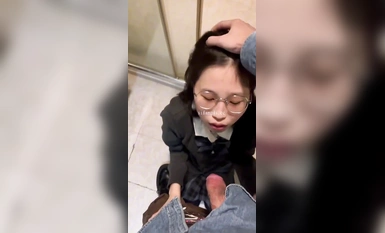 Guru [Pencuri Memetik Bunga] Jalang kecil yang ditawan, gadis muda langsing Lolita, membawa jalang kecil itu ke dalam 3P bersama rakan-rakannya, mendedahkan mukanya dan merangkap dalam dirinya! Keton muda adalah baik (16)