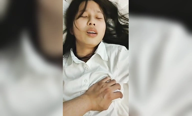 大神【採花小盜】圈養的小母狗 苗條嫩妹 洛麗塔 領小母狗與友人3P 露出 顏射 內射 樣樣精通！年輕的酮體就是好啊 (6)