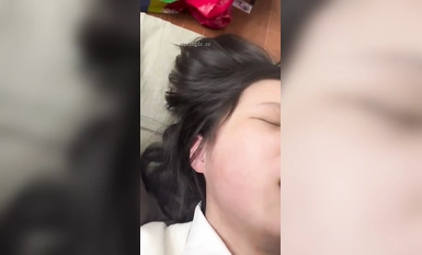 大神【採花小盜】圈養的小母狗 苗條嫩妹 洛麗塔 領小母狗與友人3P 露出 顏射 內射 樣樣精通！年輕的酮體就是好啊 (7)