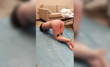 推特顶级调教S大神『路灯先生』清纯小M带着毛绒尾巴户外露出，38度高温遛狗，人和狗都满身汗，圣水沐浴(1)