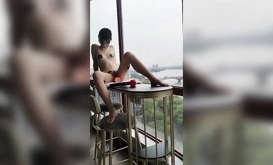 推特顶级调教S大神『路灯先生』清纯小M带着毛绒尾巴户外露出，38度高温遛狗，人和狗都满身汗，圣水沐浴(2)