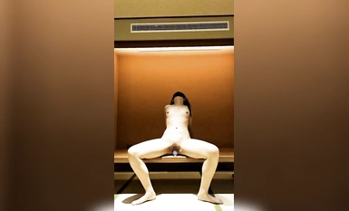 推特頂級調教S大神『路燈先生』清純小M帶著毛絨尾巴戶外露出，38度高溫遛狗，人和狗都滿身汗，聖水沐浴 (3)