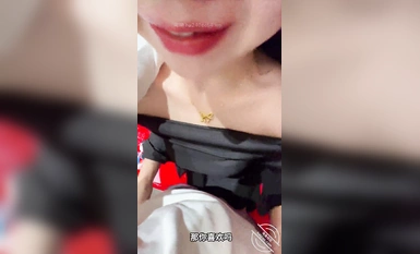 海角社區亂倫大神【會噴水的親姐姐】最新作內射了「新婚之夜」的秀禾姐姐，還爆插了她的菊花，各種姿勢潮噴