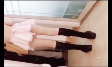 強くお勧めします。何千人もの人々に追われる女神になるのではなく、お金を愛する雌犬になりましょう。情熱的な特典を持つTwitterの美人[Xiao Susu]、胸を揉みながら2本の指で禅百日紅のクローズアップショット（ 5)