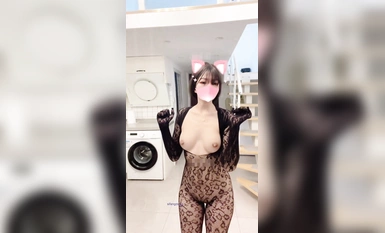 Pertunjukan terbaru September gadis kebajikan terbaik Twitter, dewi manis dan masin [Xiao Xianyun], pelbagai pakaian seragam erotik dengan kecerunan tarian bogel, prop myrtle crape, penuh dengan titik melancap (1)