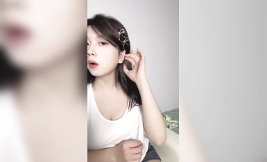 2024年9月，重磅！超美~白月光女神【兜兜】绝世容颜脱光抠逼~好激动~，这颜值让大哥们都硬了(3)