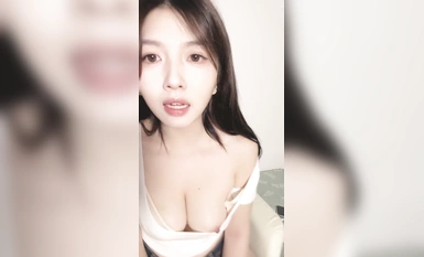 2024年9月，重磅！超美~白月光女神【兜兜】绝世容颜脱光抠逼~好激动~，这颜值让大哥们都硬了(4)