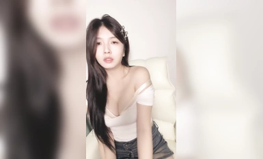 2024年9月，重磅！超美~白月光女神【兜兜】绝世容颜脱光抠逼~好激动~，这颜值让大哥们都硬了(6)